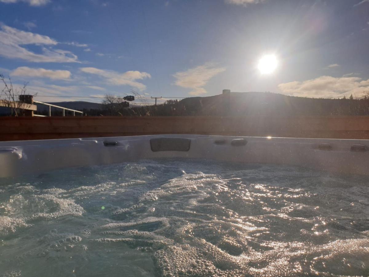 Alba - Charming Boutique Forest View Cabin With Hot Tub In Ballater Exteriör bild